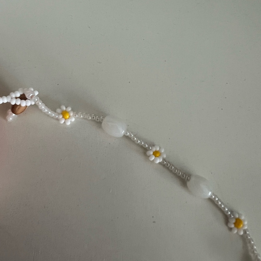 Catbird Beaded Daisy Necklace - Picture 3 of 5